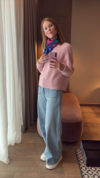 Water Lily Variation Icon Scarf